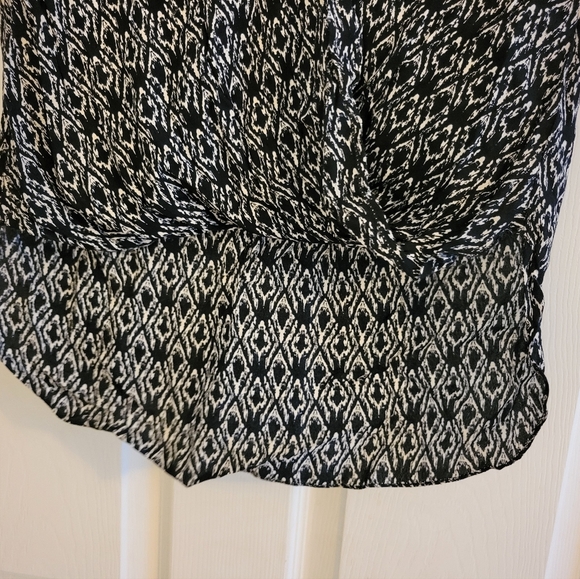 Max Studip Black & White Abstract Print Blouse Size Xtra Small Short Sleeves - Picture 9 of 10